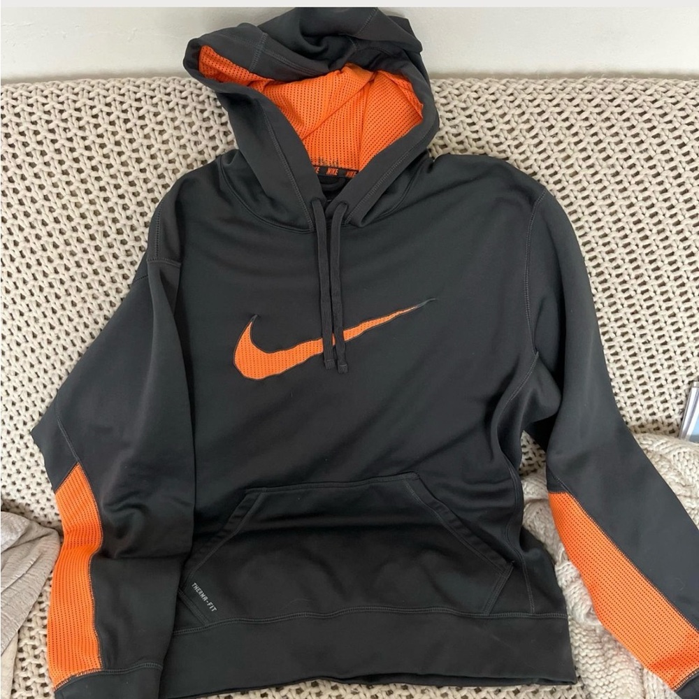Nike Men's Therma Fit  Black and Orange Pullover Hoodie